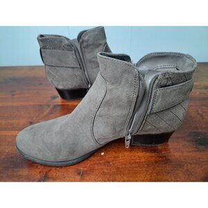 Women's UNISA Tan Mocha Brown Beige Ankle Side Zip Up Booties Boots 8.5 M